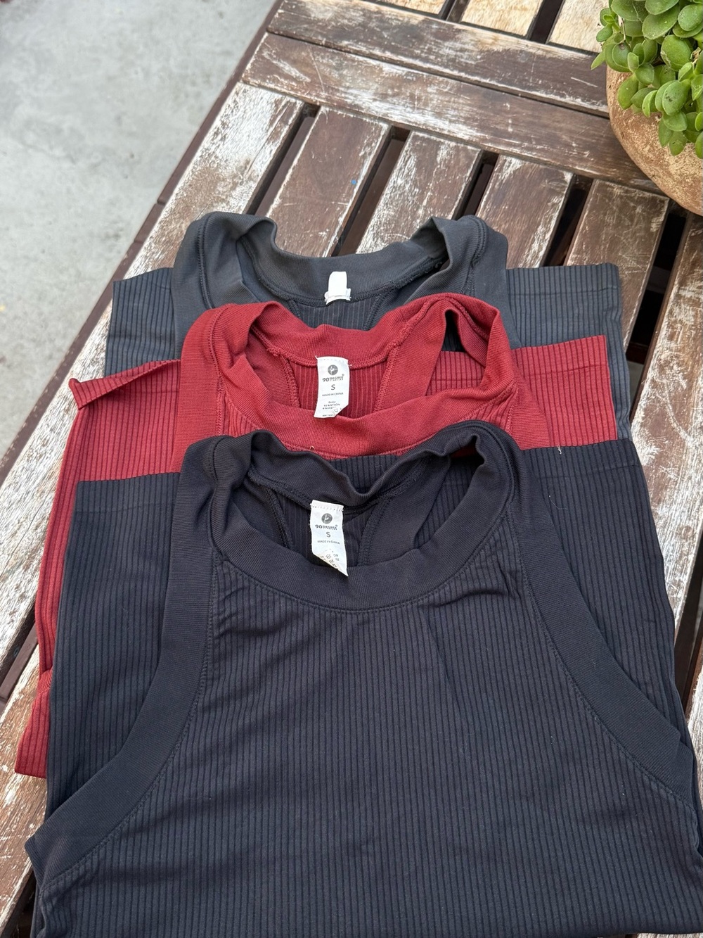 Ribbed Scoop Neck Tank Top - Black & Burgundy - Unbranded